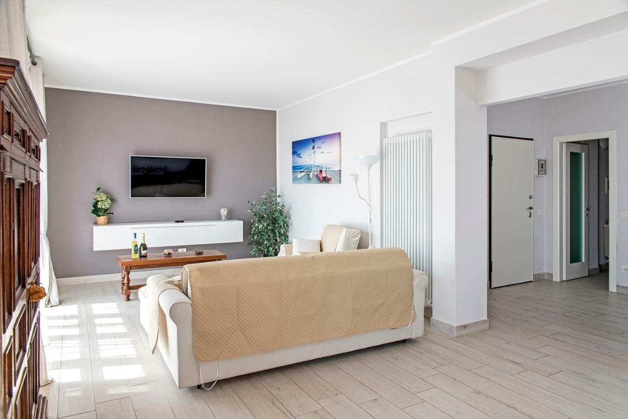 Appartamento Alex Vista Mare Lido di Camaiore Zewnętrze zdjęcie